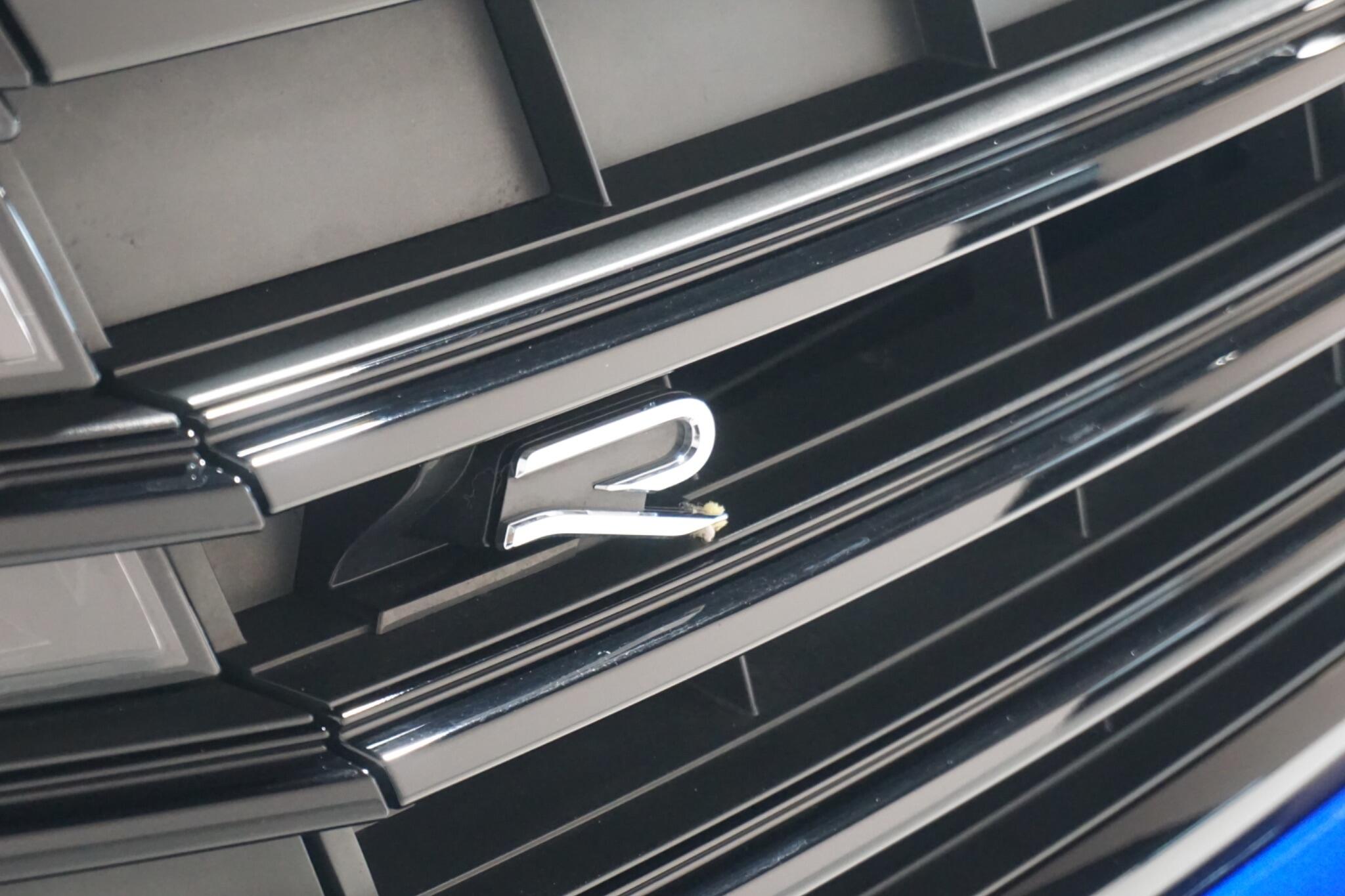 Volkswagen Touareg 3.0 V6 TSI eHybrid 14.3kWh R SUV 5dr Petrol Plug-in Hybrid Tiptronic 4Motion Euro 6 (s/s) (462 ps)